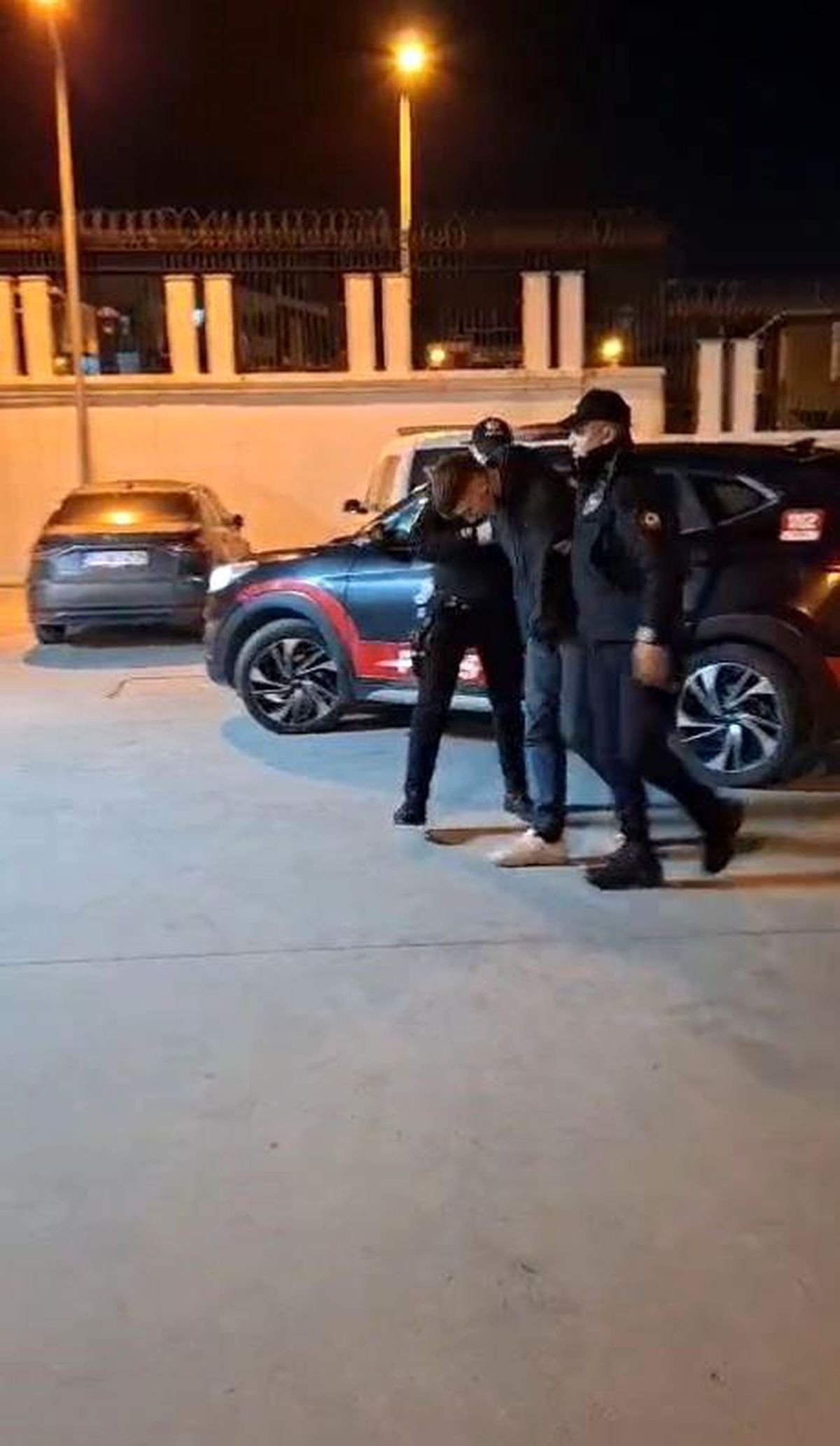 Arnavutköy'de polisten kaçan şüphelinin üzerinden uyuşturucu çıktı