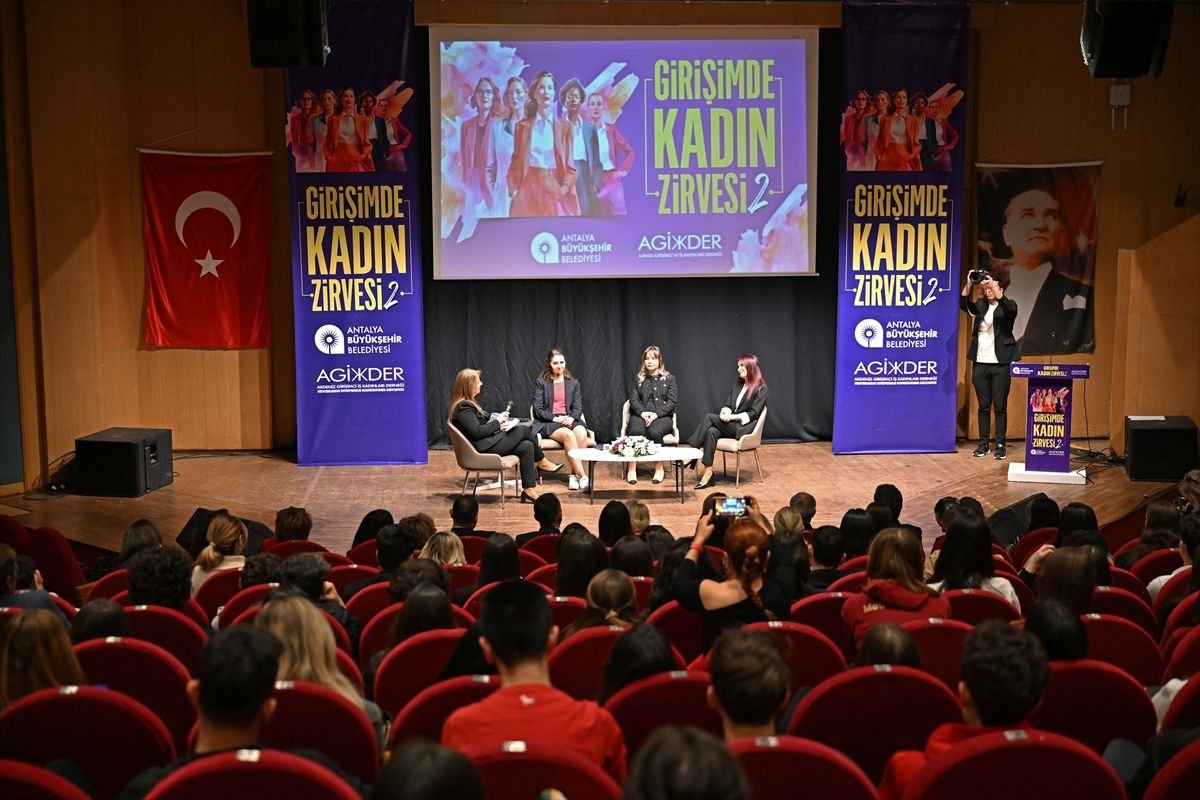 Antalya'da "Girişimde Kadın Zirvesi"nin ikincisi düzenlendi