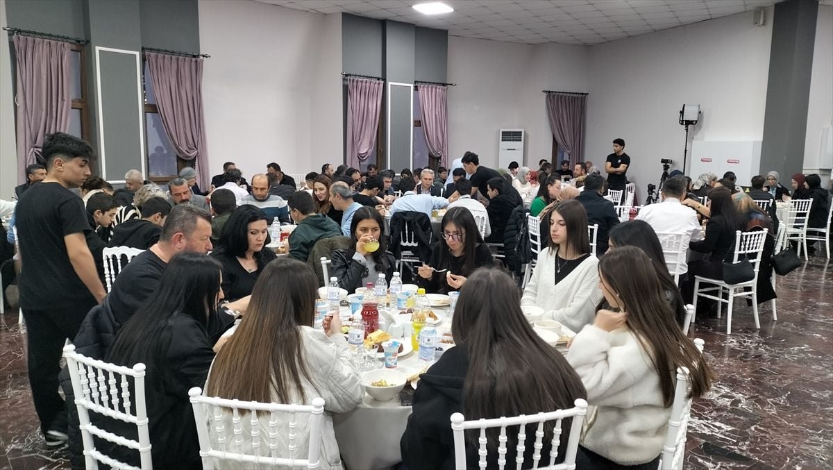 Antalya'da yaşayan mühtediler iftar sofrasında buluştu