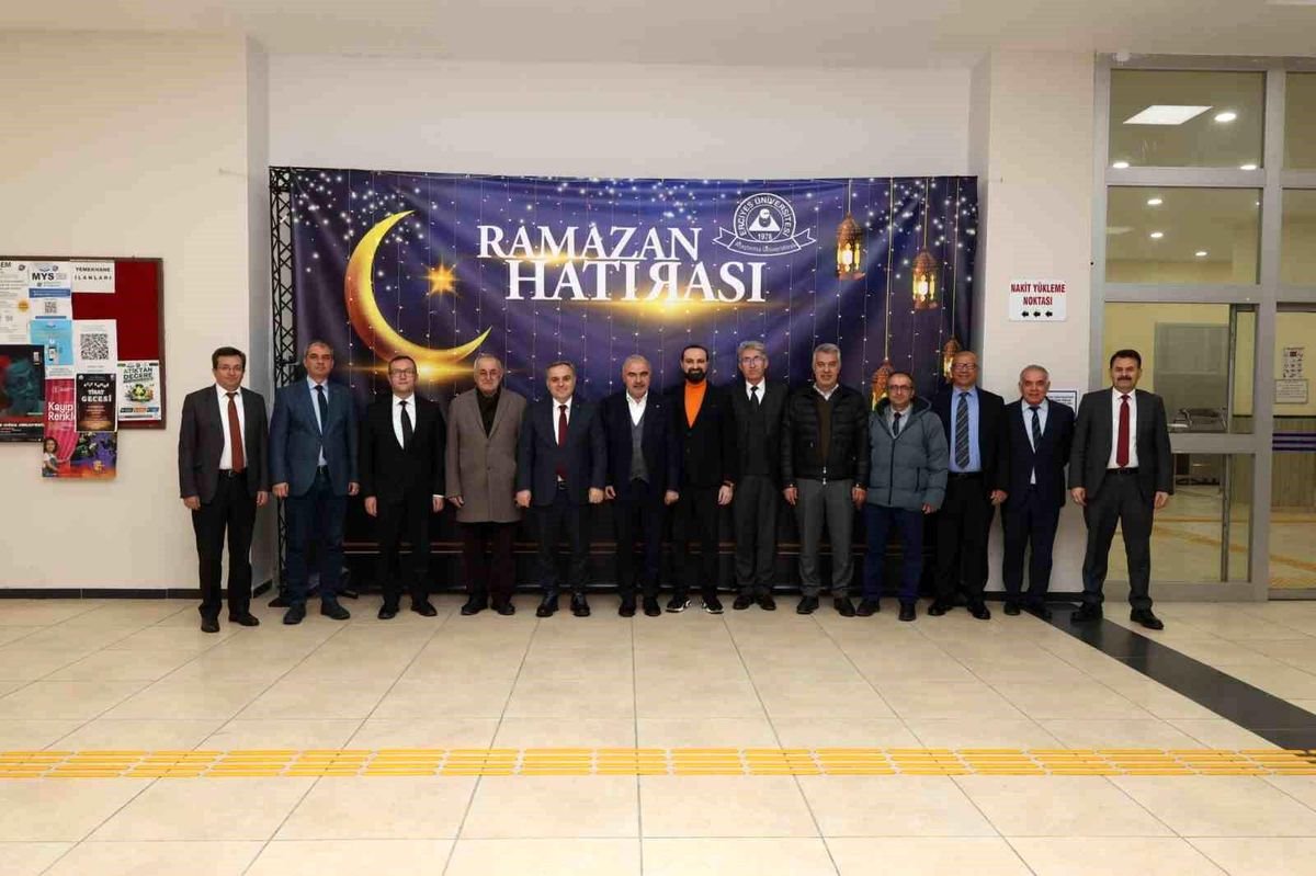 Rektör Prof. Dr. Altun, öğrenciler ile iftar yaptı