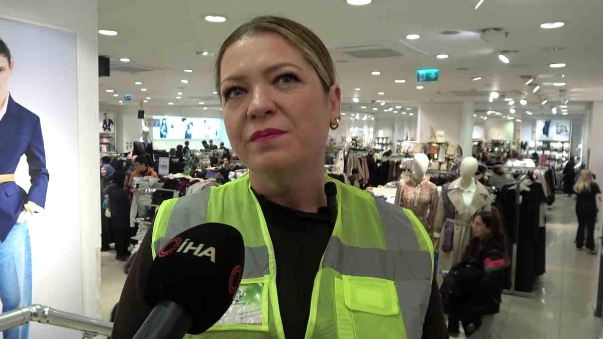 Bursa'da ihtiyaç sahibi 400 çocuğa bayram sevinci