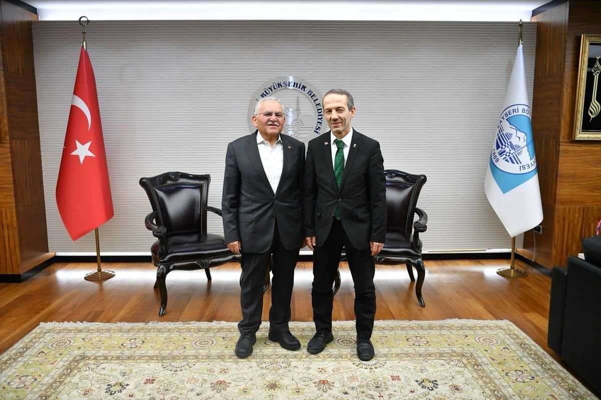 Büyükkılıç, Türkiye Wushu Kung Fu Federasyonu Başkanı Akyüz'ü ağırladı