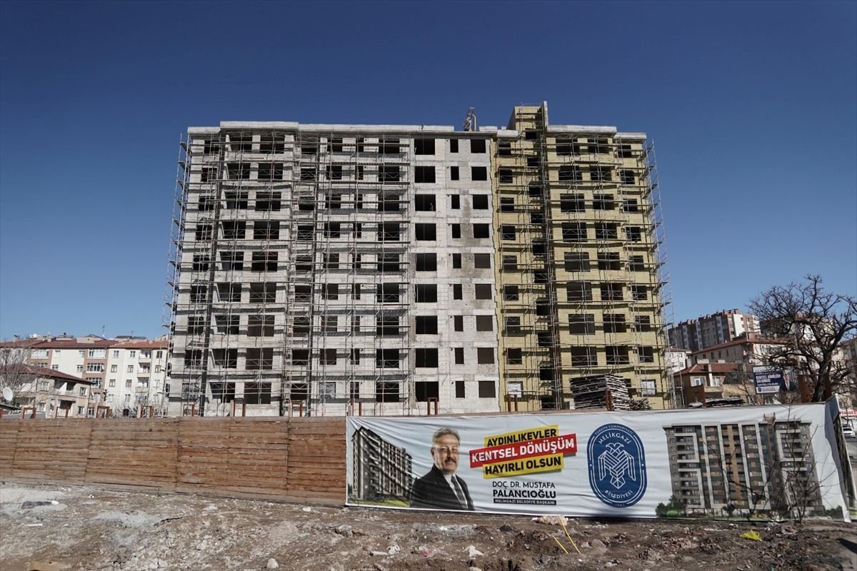 Melikgazi Belediyesinin kentsel dönüşüm konutlarının inşaatı sürüyor