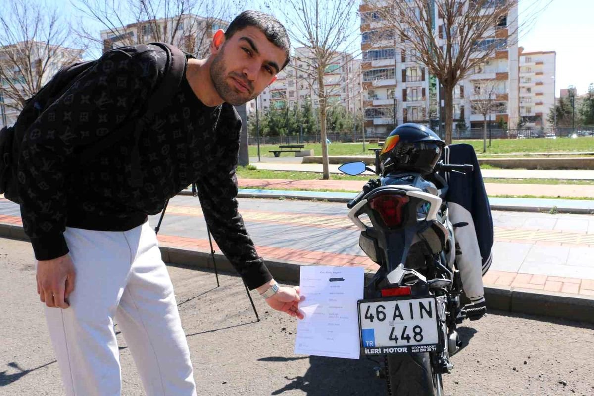 Motosiklet sürücüsüne 'emniyet kemeri takmamak' cezası