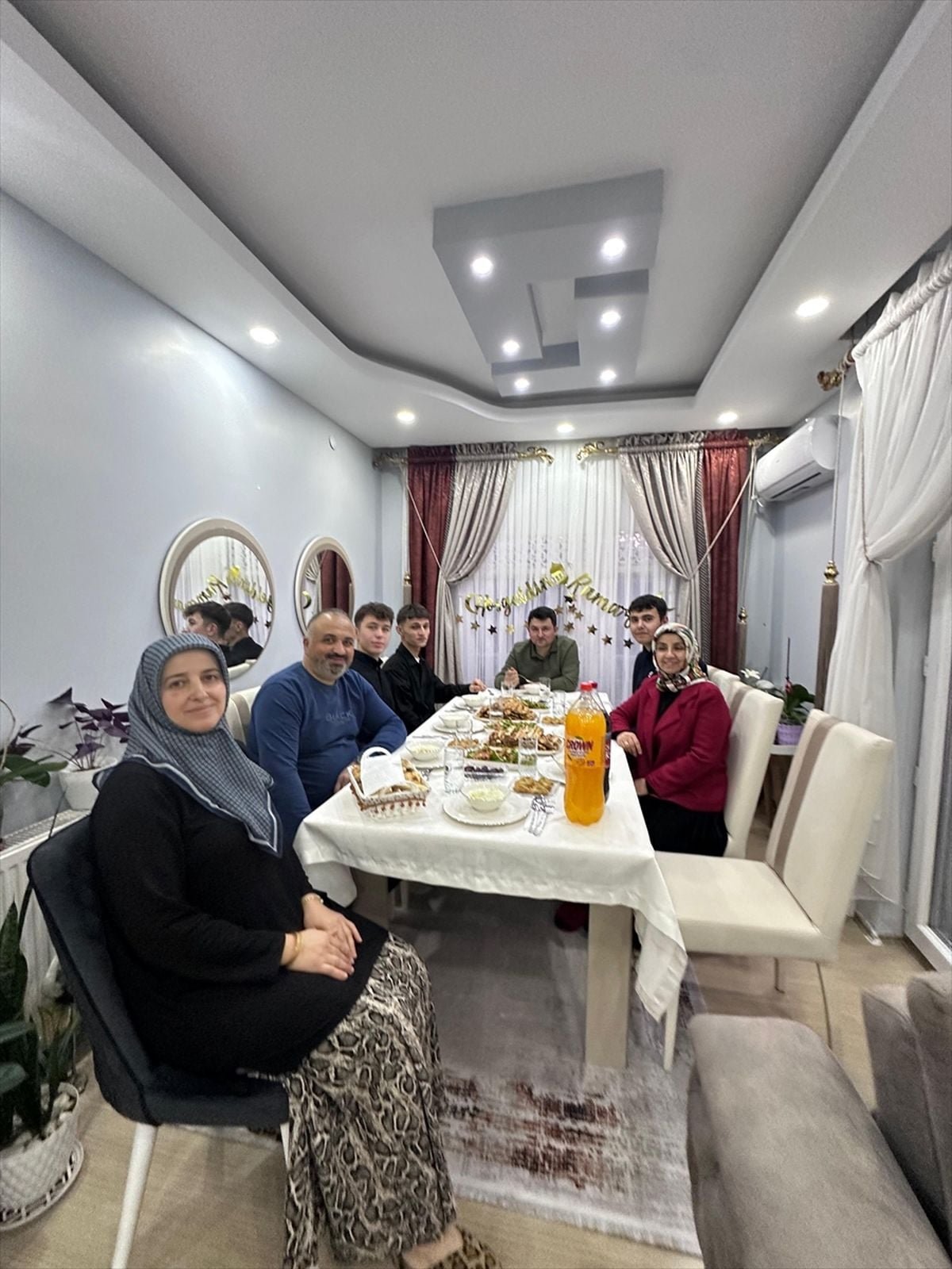 Şehit Kadir Kara Anadolu İmam Hatip Lisesi öğretmen ve öğrencilerinden şehit ailesine ziyaret