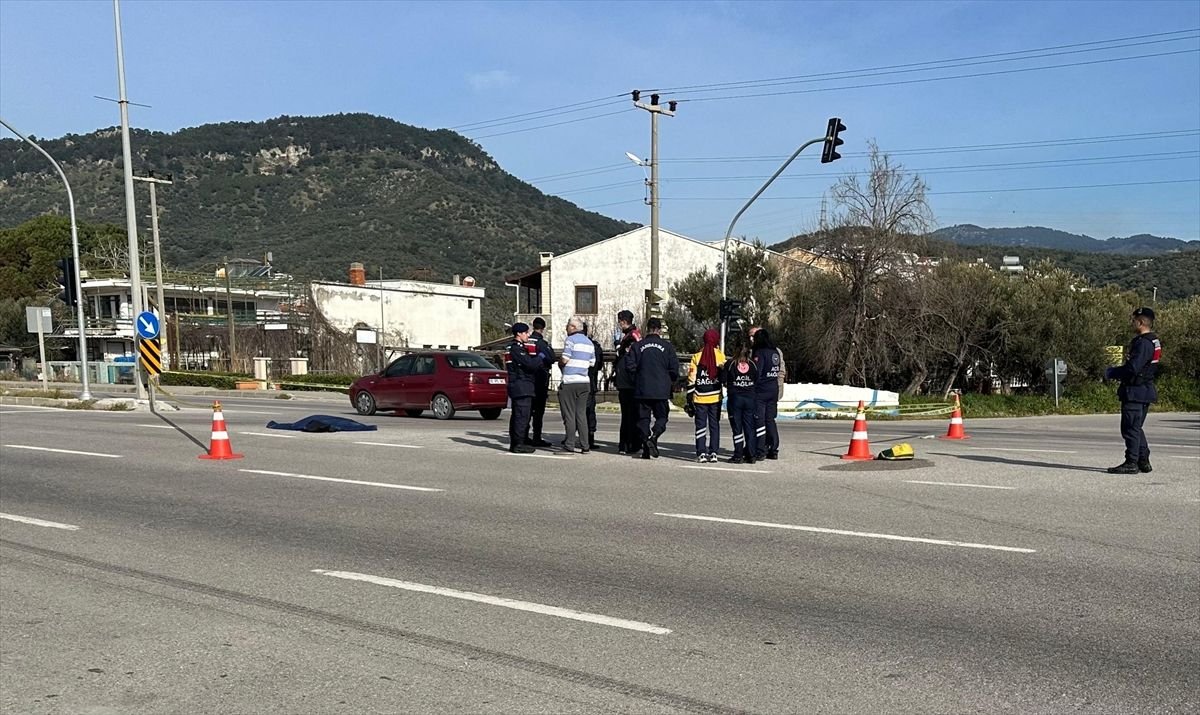 Çanakkale'de otomobilin çarptığı yaya hayatını kaybetti