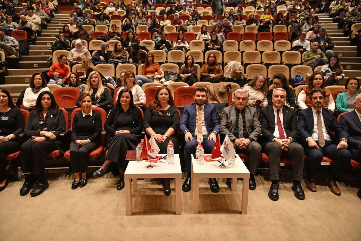 Uzmanlar uyardı: 'Siber zorbalık çocukların odasına kadar girdi'