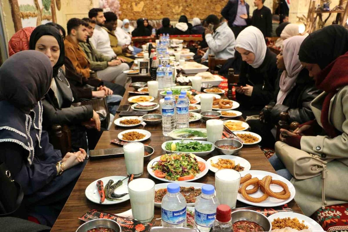 Diyarbakır Bismil Türkmenler Derneği iftar programı düzenledi