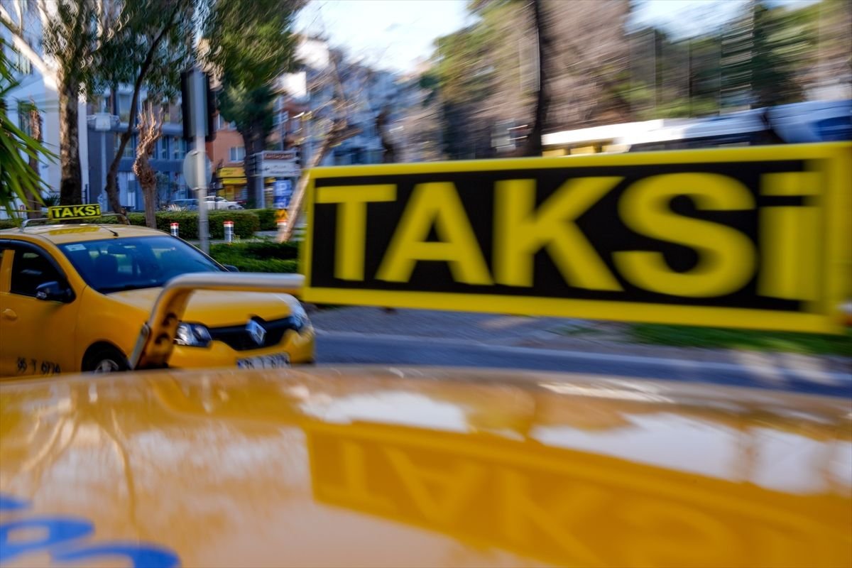 İzmir'de öldürülen taksici son yolculuğuna uğurlandı