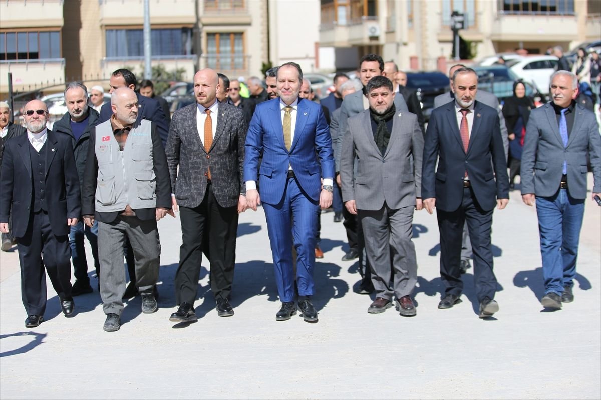 Yeniden Refah Partisi Genel Başkanı Erbakan, Karabük'te cenaze törenine katıldı