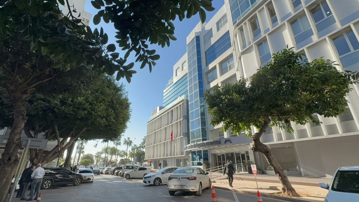 Mersin Büyükşehir Belediyesi'nde 'ihaleye fesat' ve 'rüşvet' operasyonu