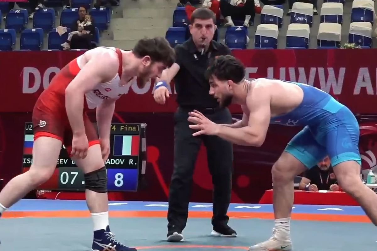 Kaybettiği maçı son saniyede "Uçan sincap" hareketiyle kazandı