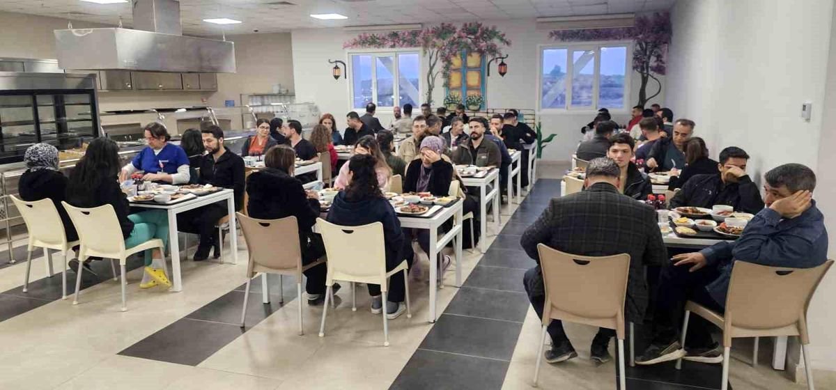 Defne Devlet Hastanesi personeli iftar programında bir araya geldi