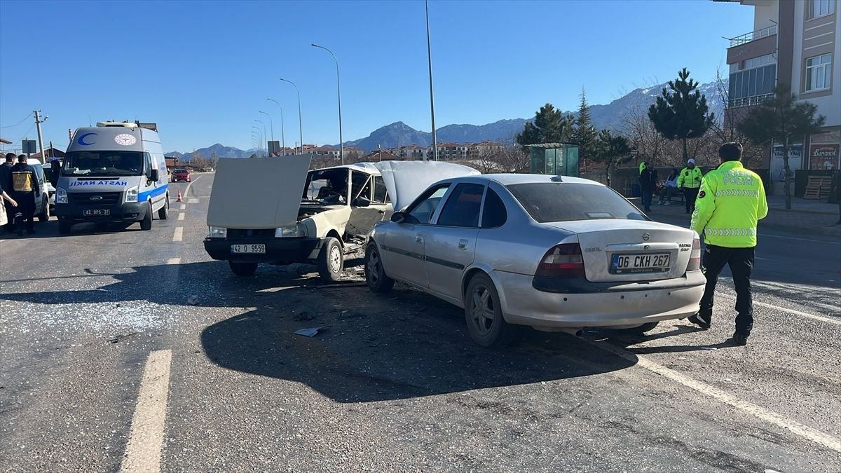 Seydişehir'de trafik kazasında 2 kişi yaralandı