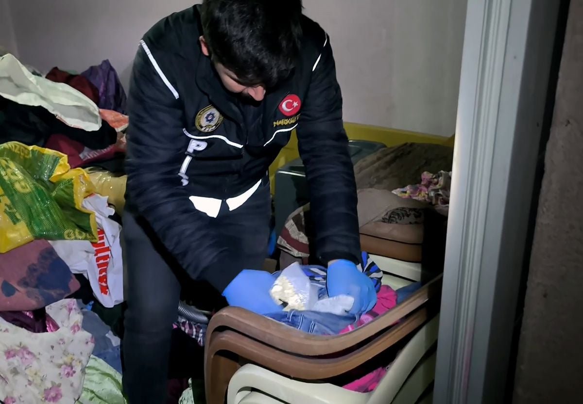 Adana'da 335 bin uyuşturucu hap ele geçirildi; 10 gözaltı