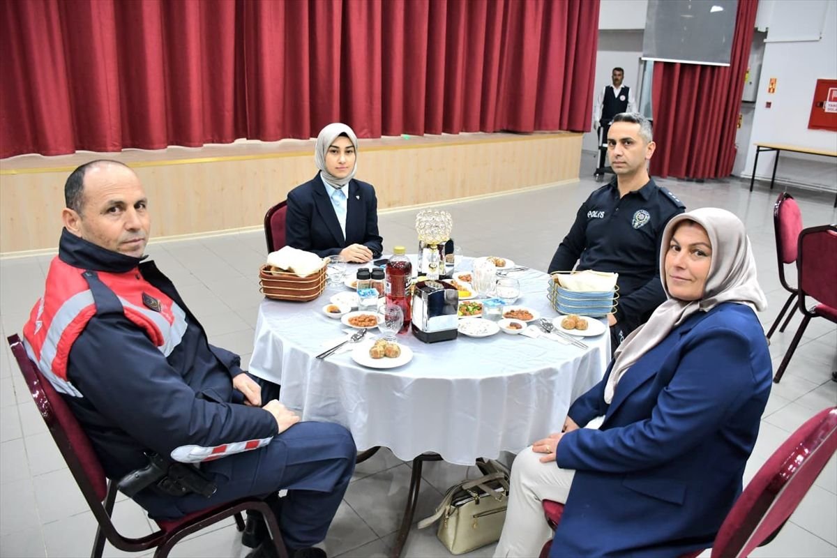 Kaymakam Güneş, muhtarlarla iftarda buluştu
