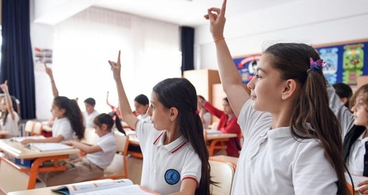 Okullar ne zaman tatil oluyor, bayram tatili ile birleşiyor mu? 13 Mart Cuma günü okullar ara tatile mi giriyor, ara tatil ne zaman?