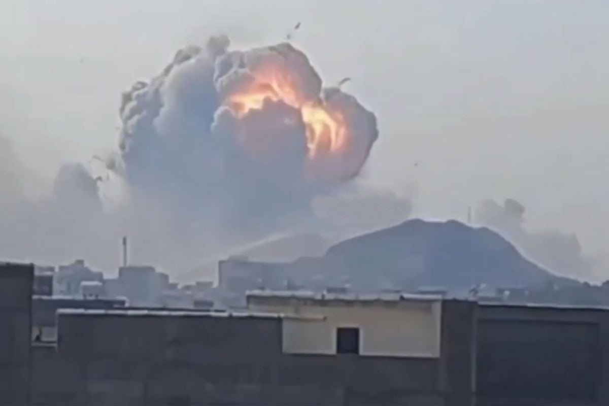 İran'ın başkenti Tahran'da art arda patlamalar