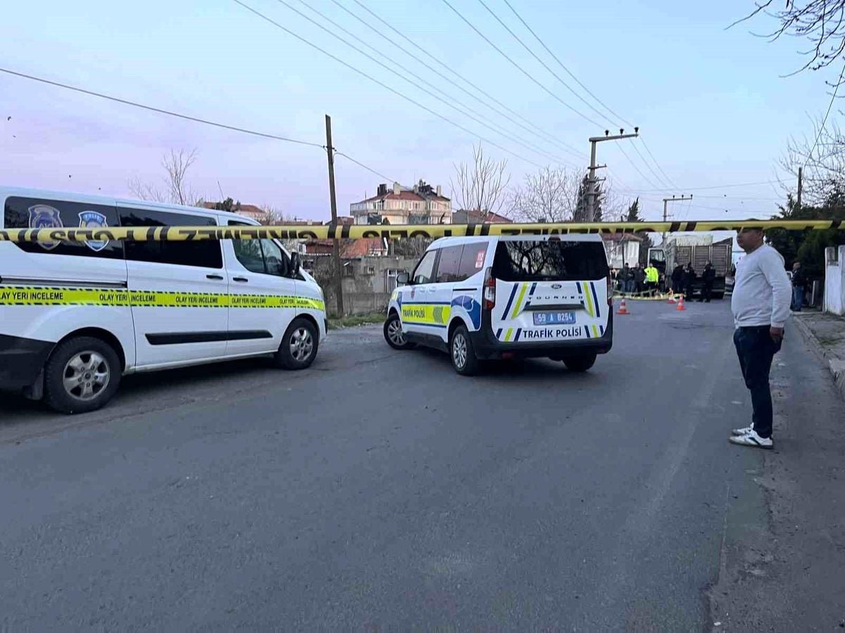 Tekirdağ'da feci kaza: Çöp toplayan kadın kamyonun altında can verdi