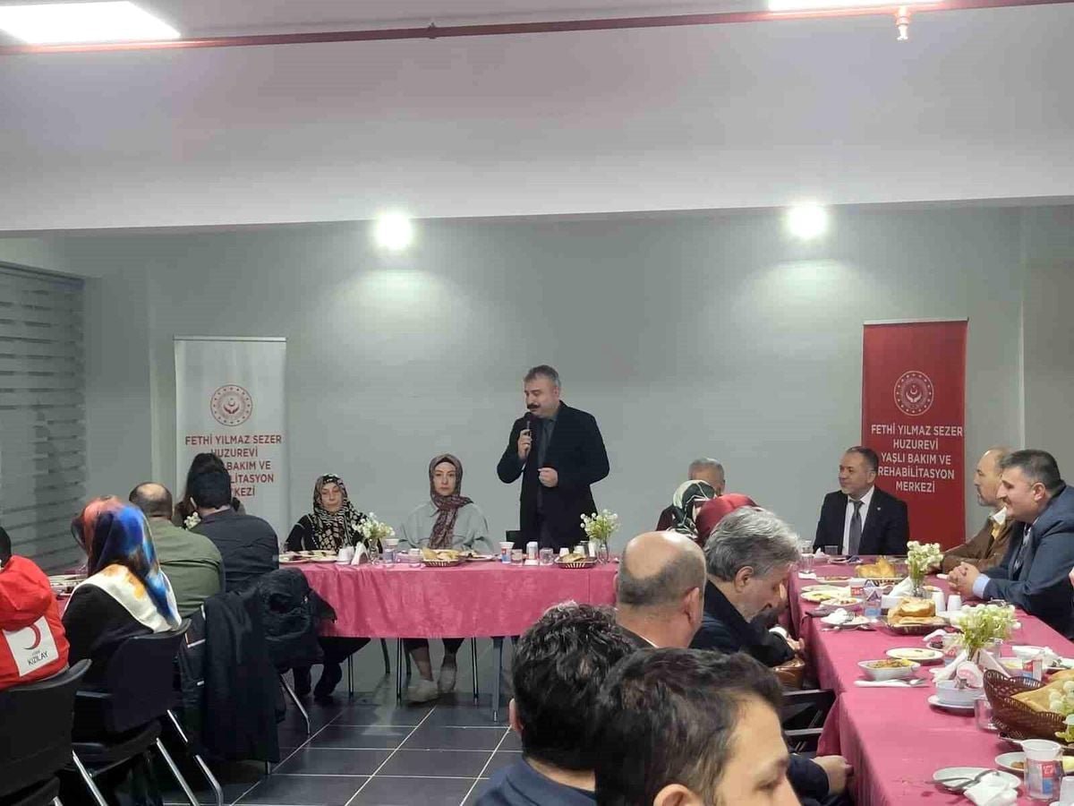 Eskişehir'de huzurevi sakinleri iftar sofrasında buluştu