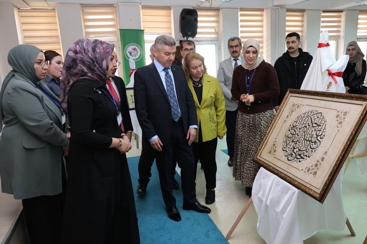 Artvin'de "Sanatın Diliyle Değerlerimiz" sergisi açıldı