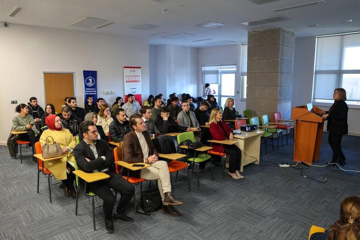 OMÜ'de "Cumhuriyet ve Kadınların Siyasal Temsili" söyleşisi