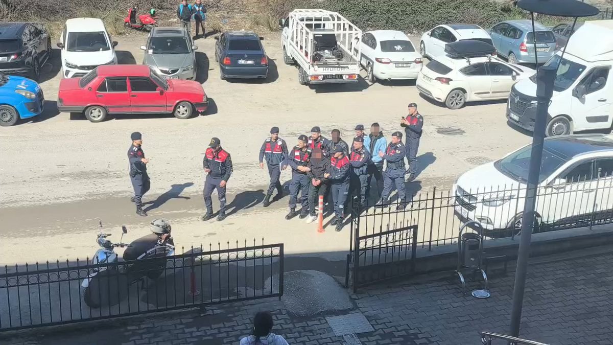 İşçiler, Yevmiyeleri Ödenmediği İçin Ofiste Bulunan Malzemeleri Çaldı