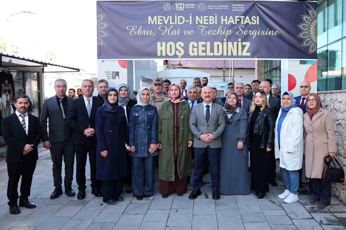 Adıyaman'da hat, tezhip ve ebru sanatı sergisi