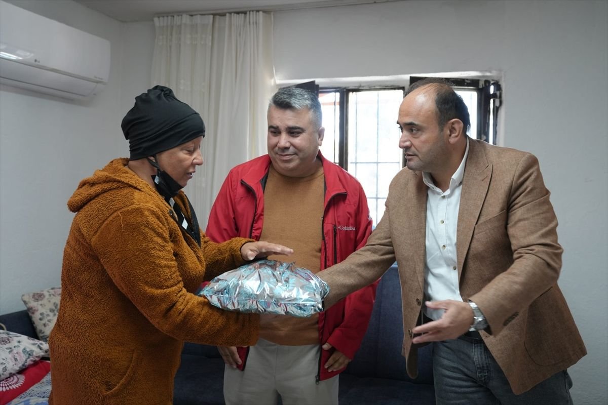 Belediye Başkanı Akdenizli'den Göğüs Kanseri Hastasına Destek Ziyareti