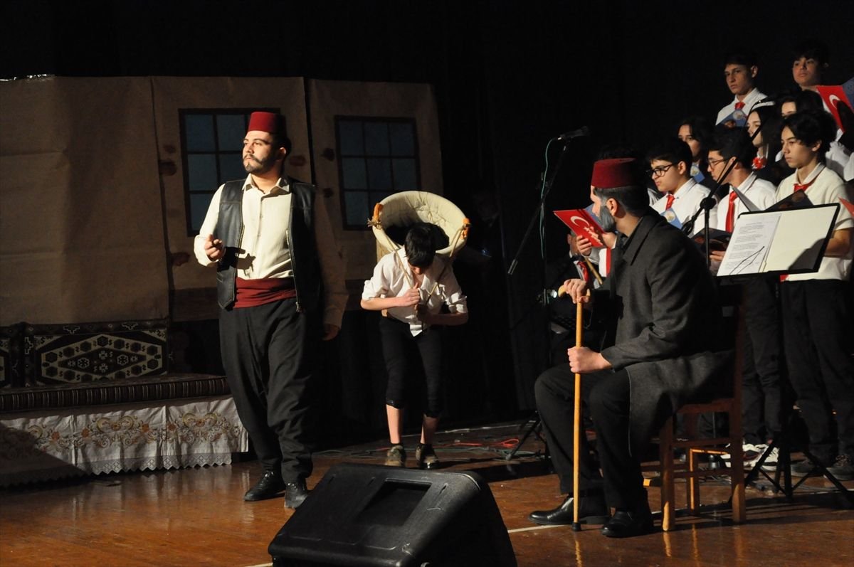 Adana ve çevre illerde İstiklal Marşı'nın kabulü ve Mehmet Akif Ersoy'u Anma Günü etkinliği yapıldı