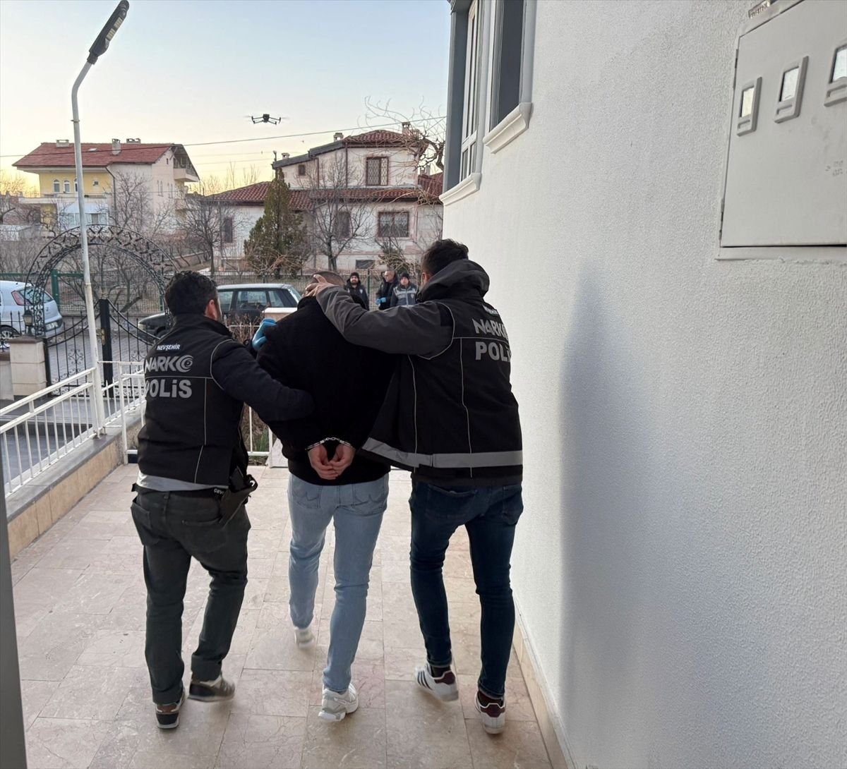 Nevşehir'de uyuşturucu operasyonunda yakalanan 5 zanlıdan 4'ü tutuklandı