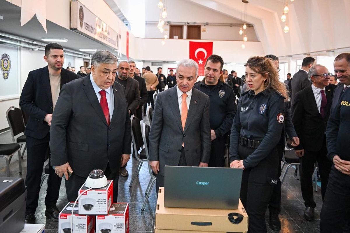 'Türkiye-Bulgaristan' iş birliğiyle temin edilen elektronik malzemeler, Dereköy'de teslim alındı