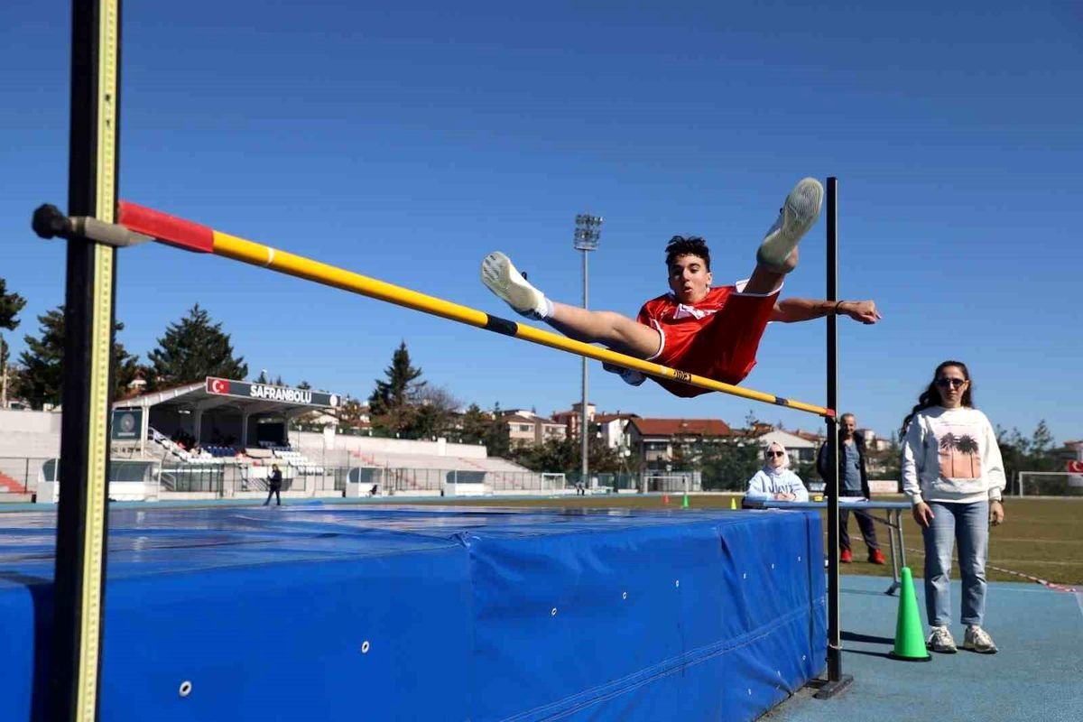 Safranbolu'da okul sporları atletizm yarışları gerçekleşti