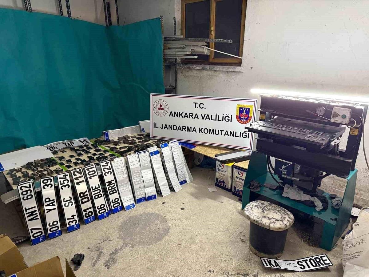 Ankara'da sahte plaka basımı yapan 2 şüpheli gözaltına alındı