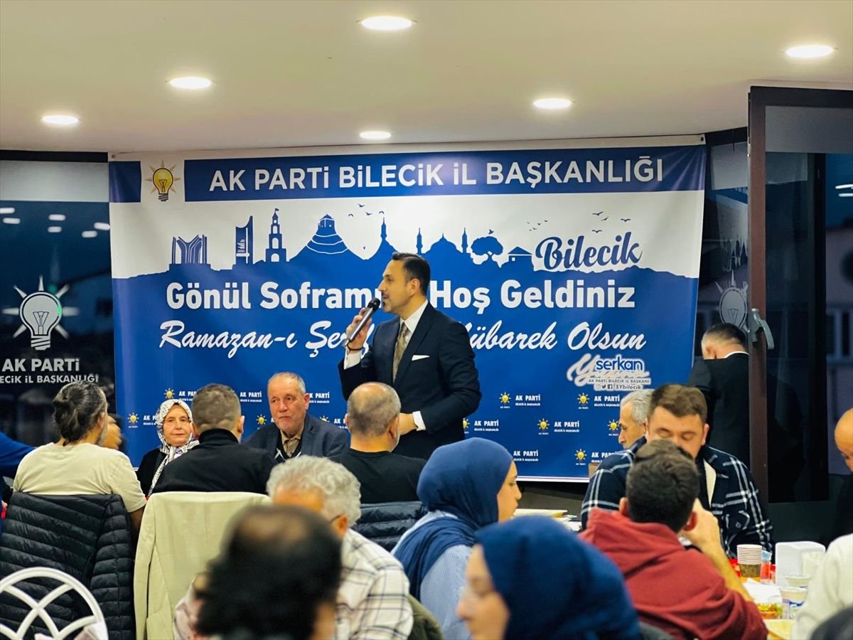 Bilecik'te AK Parti'den sivil toplum kuruluşu temsilcileri ve üyelerine iftar