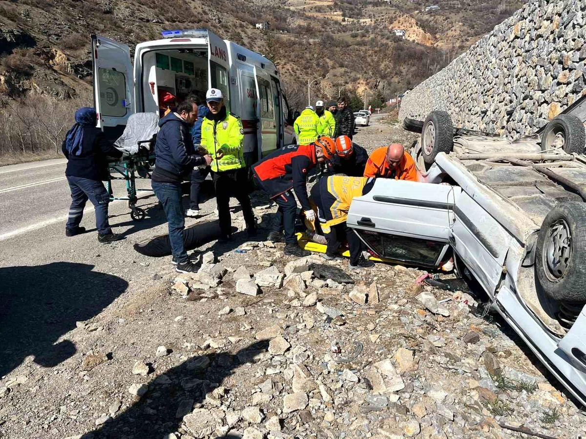 Gümüşhane'de otomobil ters döndü: 2 yaralı