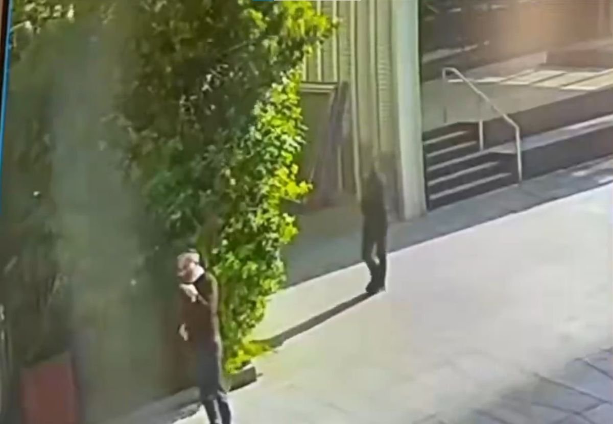 İsrailli milletvekili sokak ortasında bıçaklandı