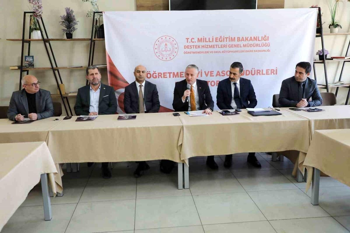 Farklı illerden gelen öğretmenevi müdürleri Ağrı'da bir araya geldi