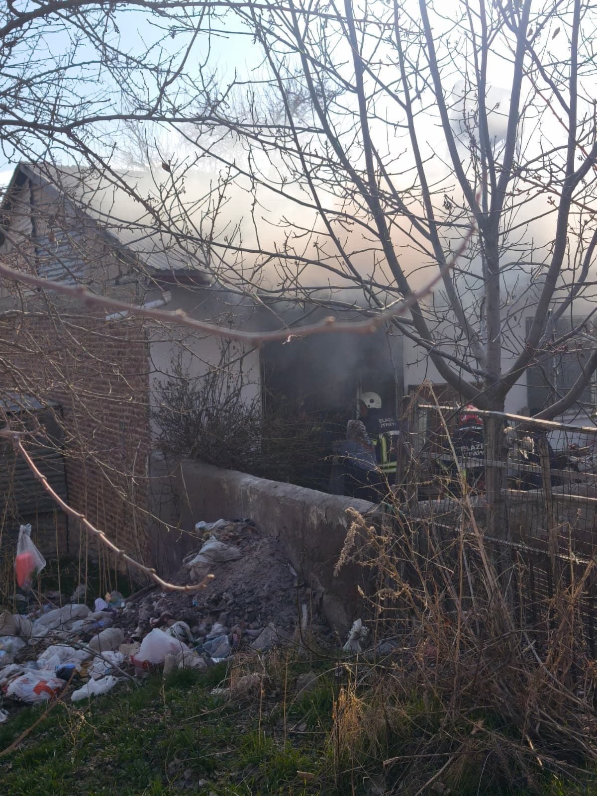 Elazığ'da yangında hayatını kaybetti, torunu yaralandı