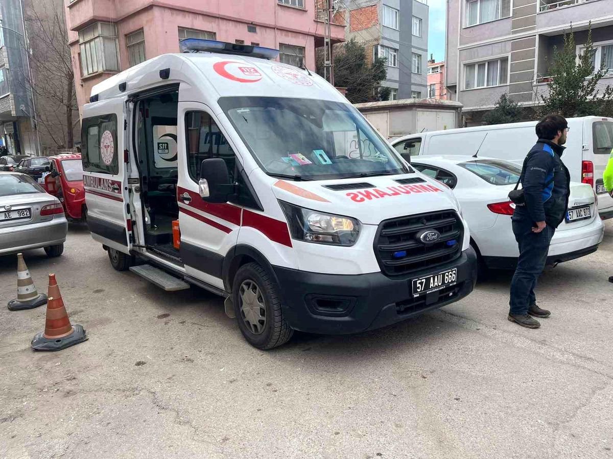 Sinop'ta otomobiller çarpıştı: 3 yaralı