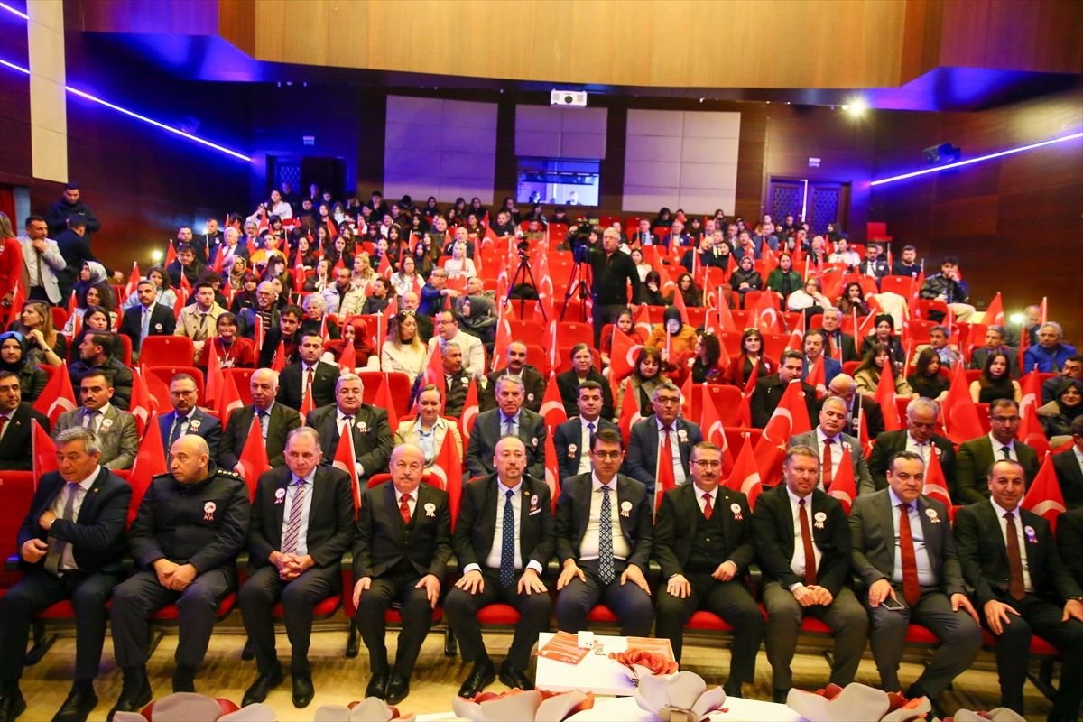 Uşak'ta İstiklal Marşı'nın Kabulü ve Mehmet Akif Ersoy'u Anma Günü programı düzenlendi