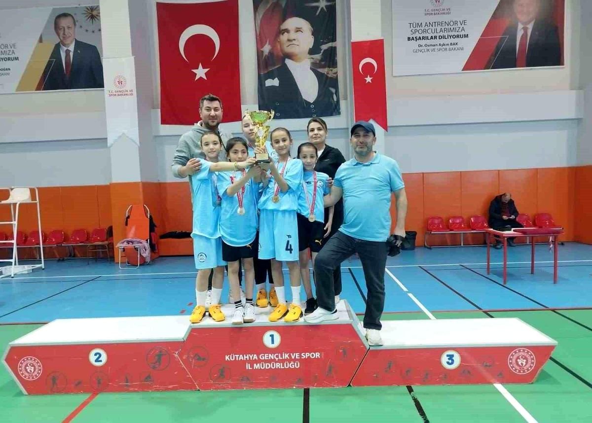 Hisarcık Şehitler Ortaokulu'nun badminton başarısı
