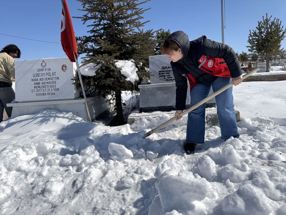 Ardahan'da şehit mezarlarının bakım ve onarımı için çalışma başlatıldı