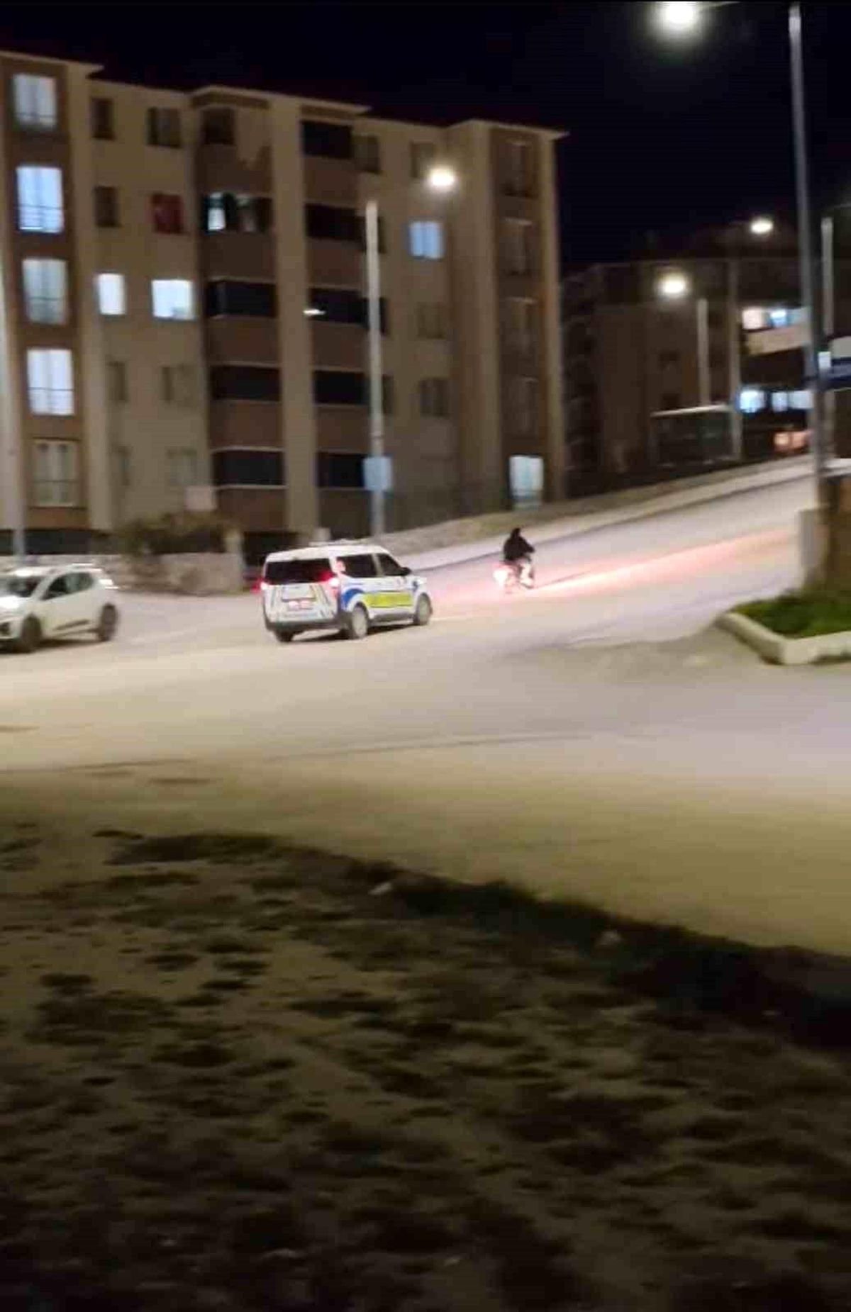 'Dur' ihtarına uymayan motosikletli böyle kaçtı