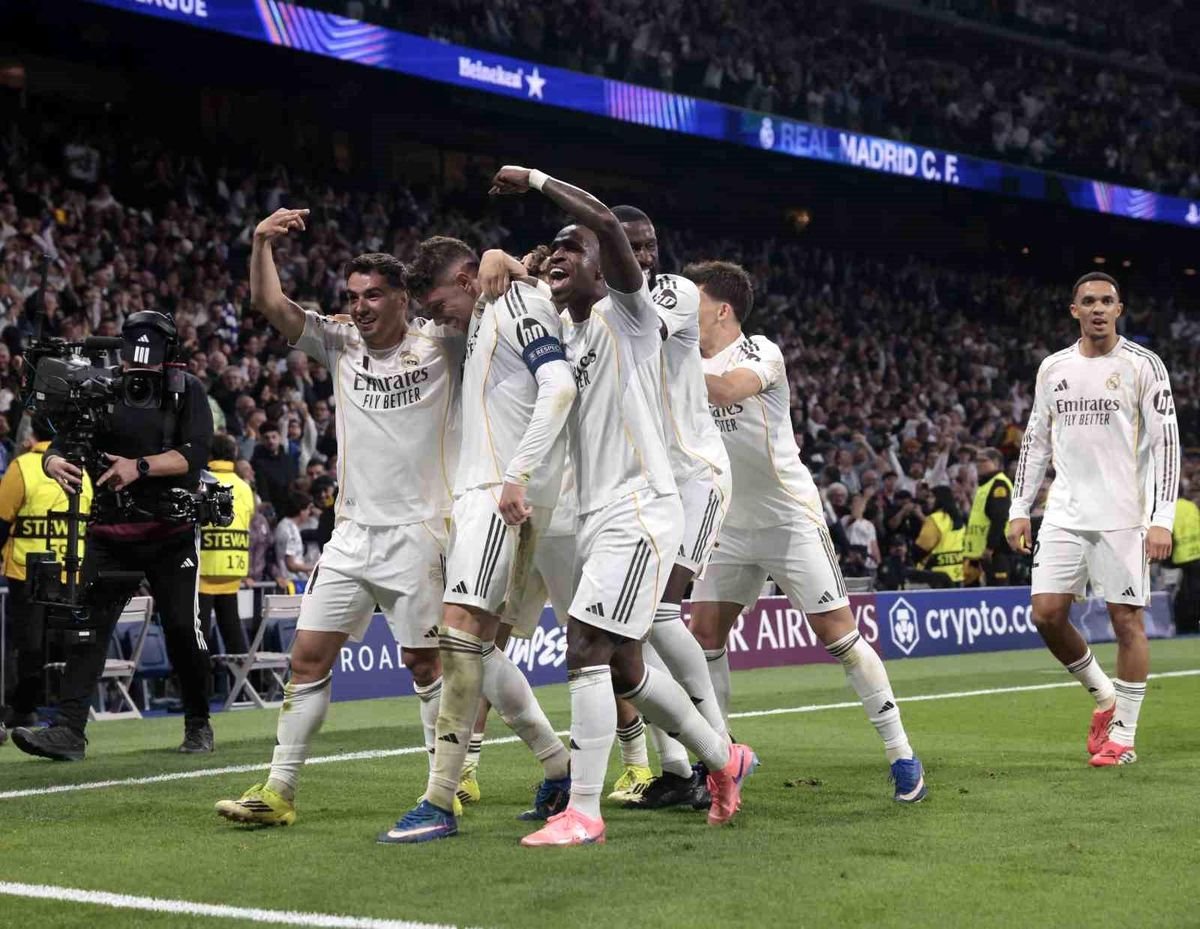 Real Madrid, tur kapısını araladı