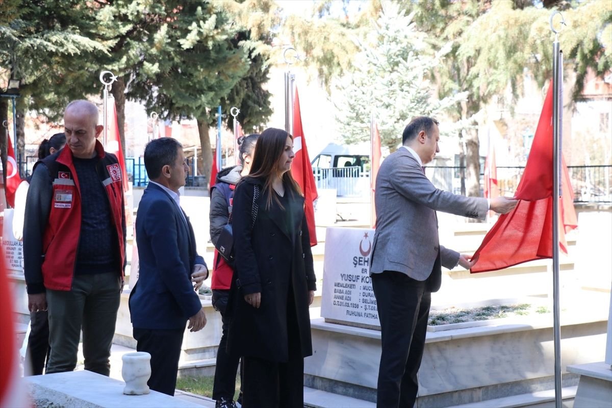 Isparta'da şehit mezarlarının bakım ve temizliği yapıldı