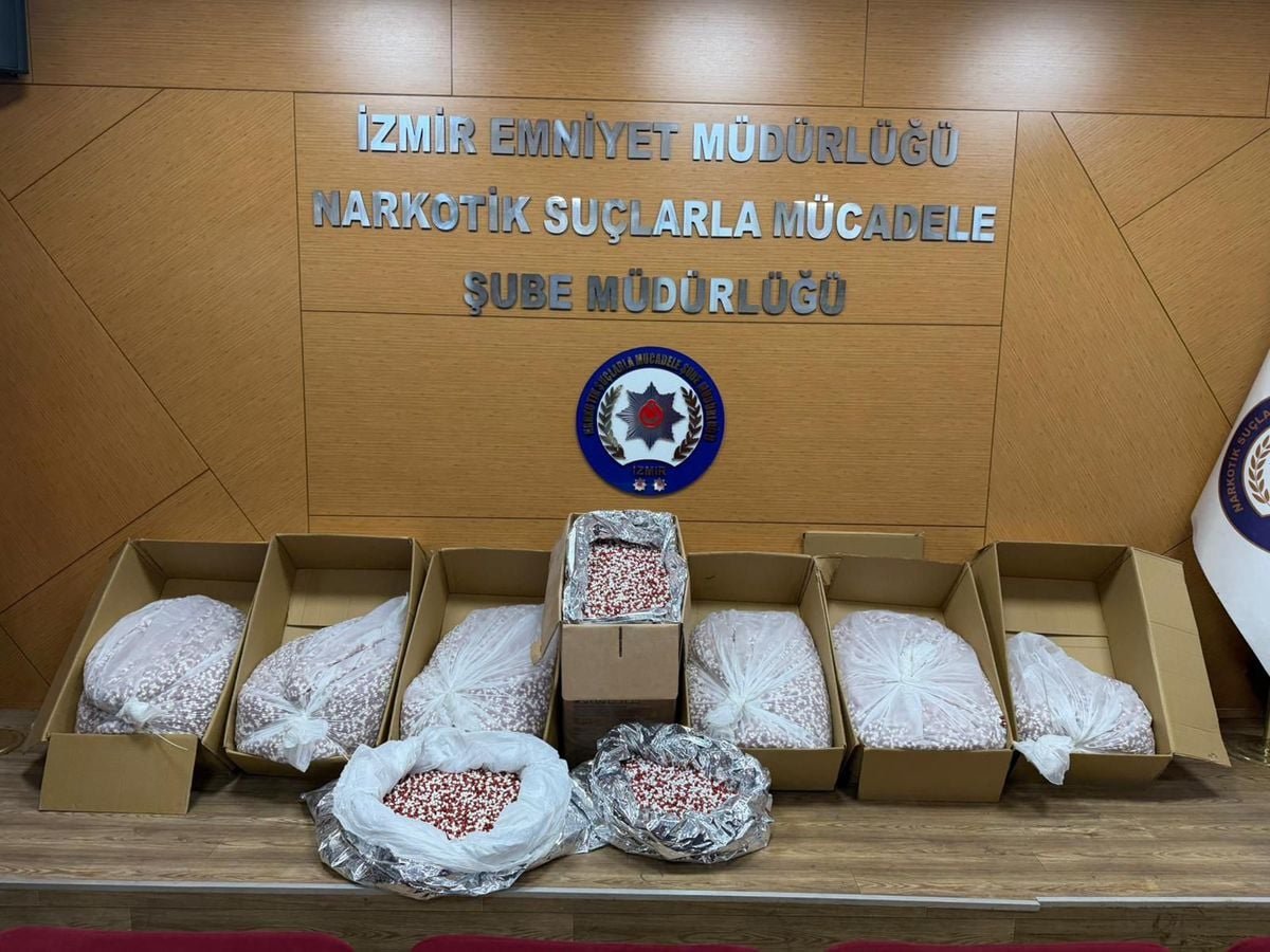 İzmir'de 356 bin sentetik ecza hap ele geçirildi; 3 tutuklama