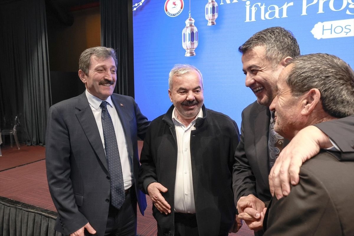 Samsun'da muhtarlar iftar programında bir araya geldi