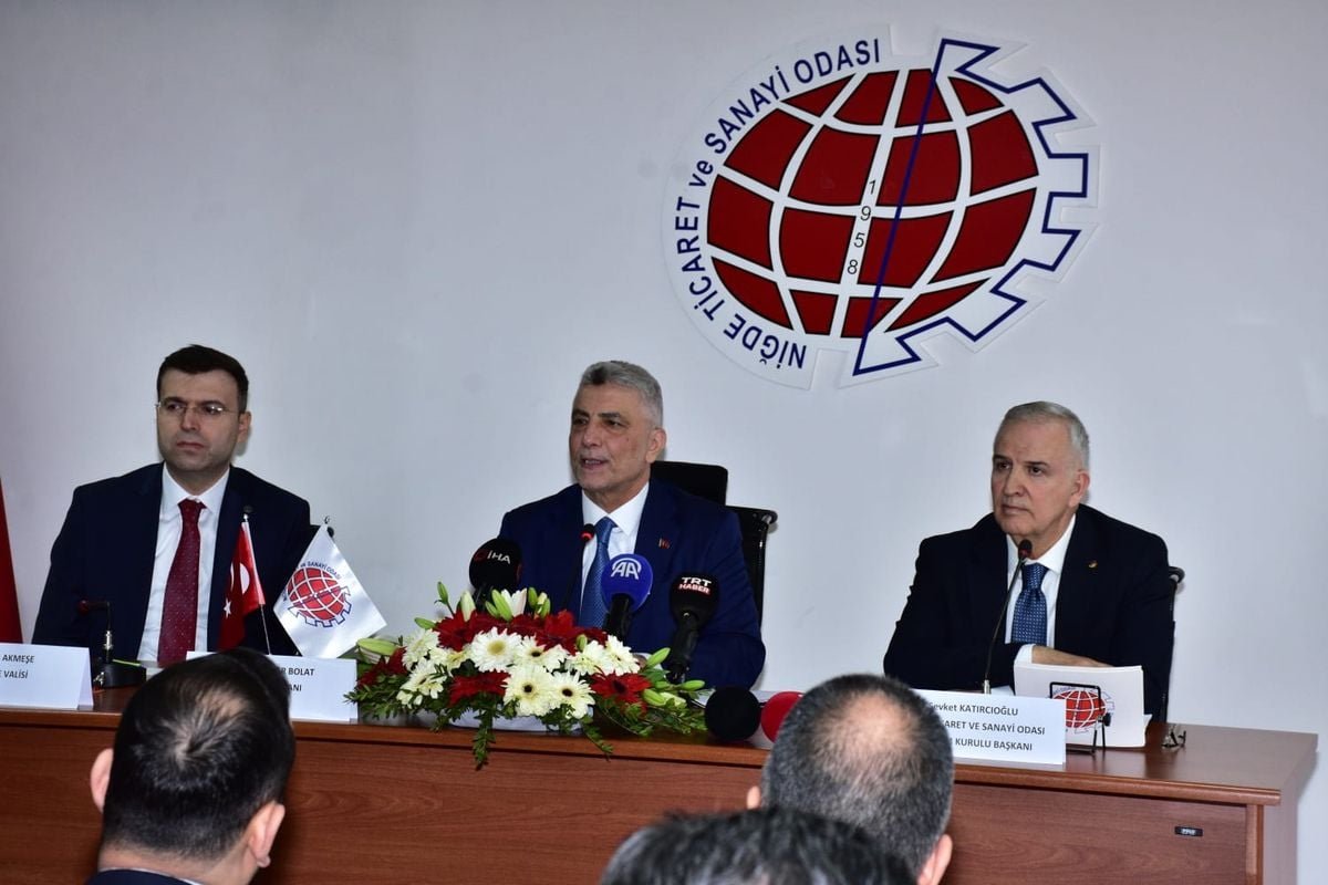 Ticaret Bakanı Bolat: 'İhracatımız geçen yıl sonunda 400 milyar dolara yaklaştı'