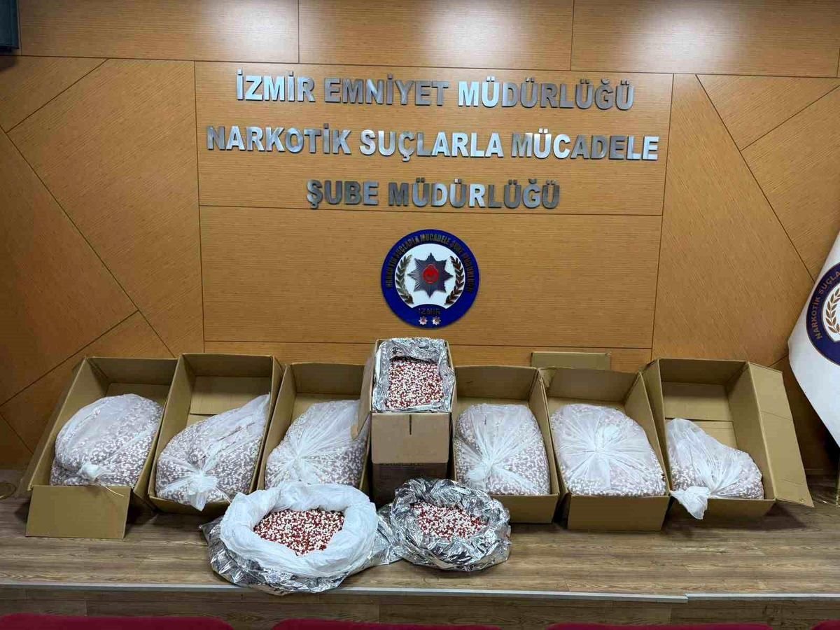 İzmir'de narkotik polisi 356 bin uyuşturucu hap yakaladı